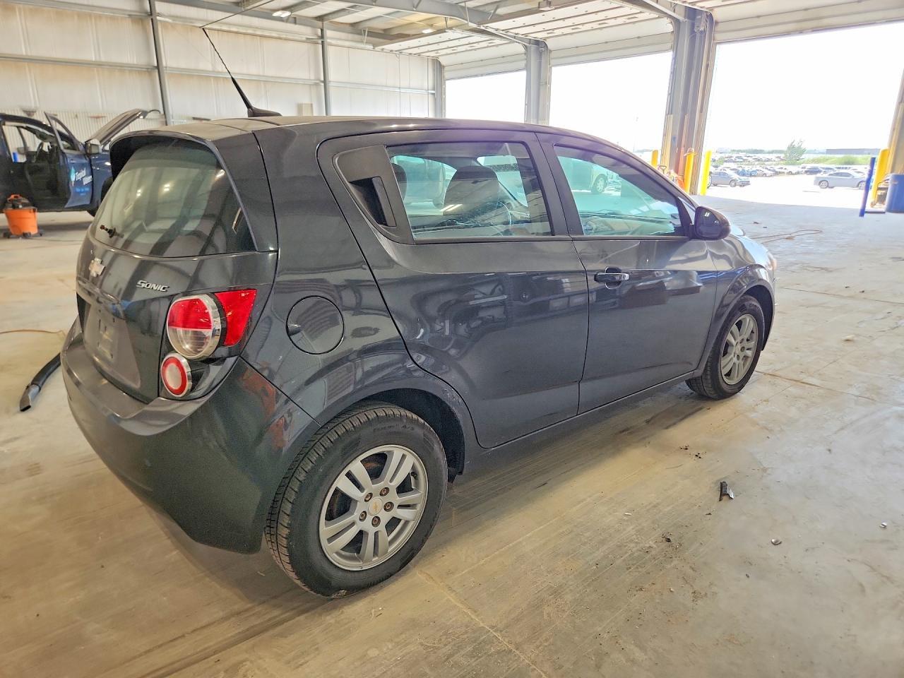 2014 Chevrolet Sonic - zdjęcie 3