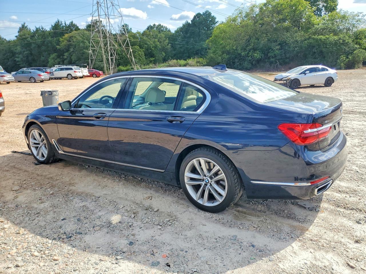 2016 BMW Seria 7 750i - zdjęcie 2