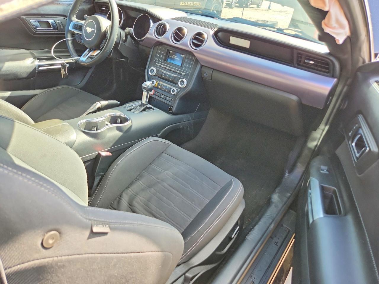 2017 Ford Mustang - zdjęcie 8