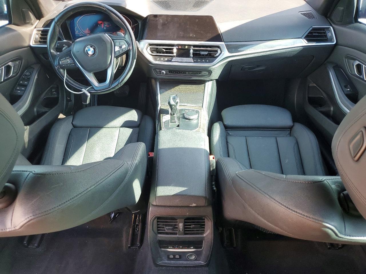 2020 BMW Seria 3 330i - zdjęcie 8