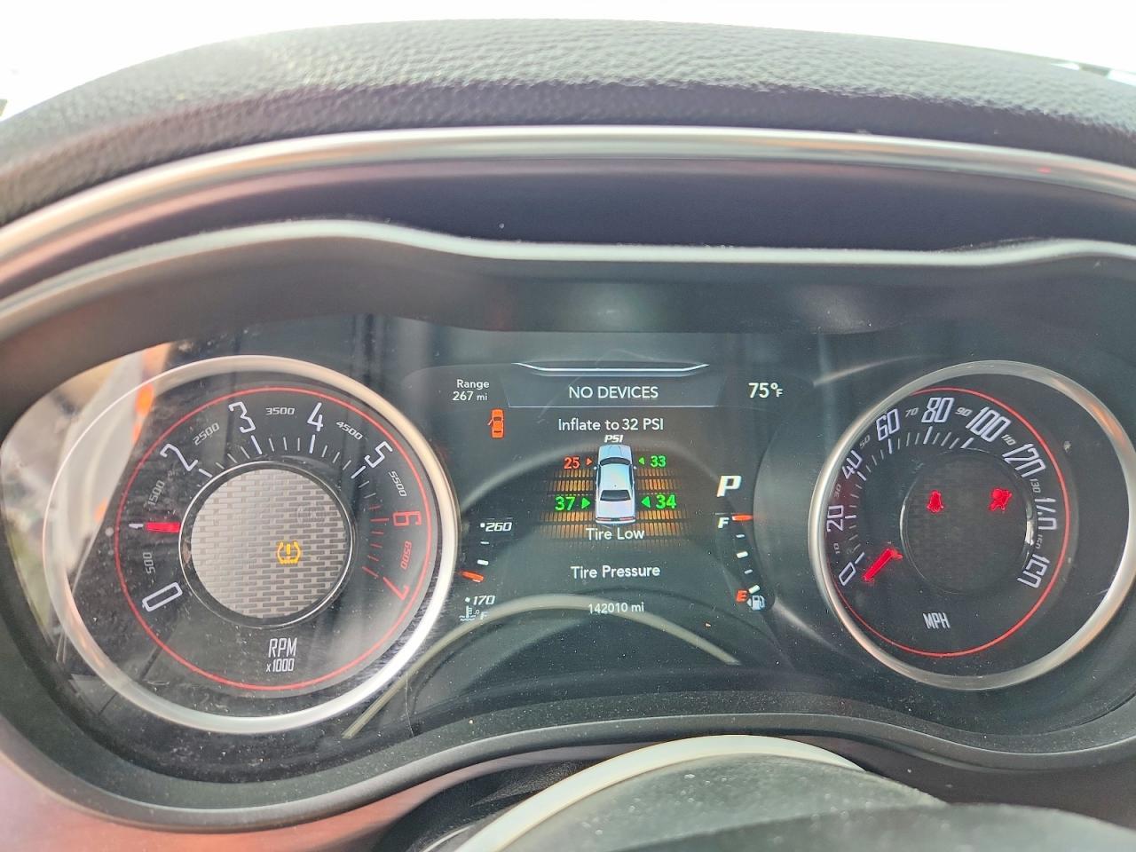 2017 Dodge Challenger R/T - zdjęcie 9