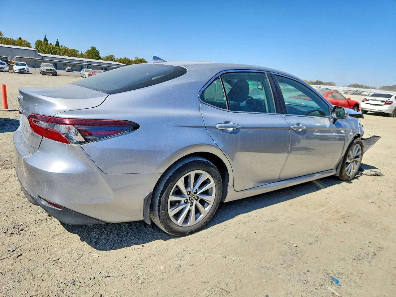 2021 Toyota Camry Le - zdjęcie 3