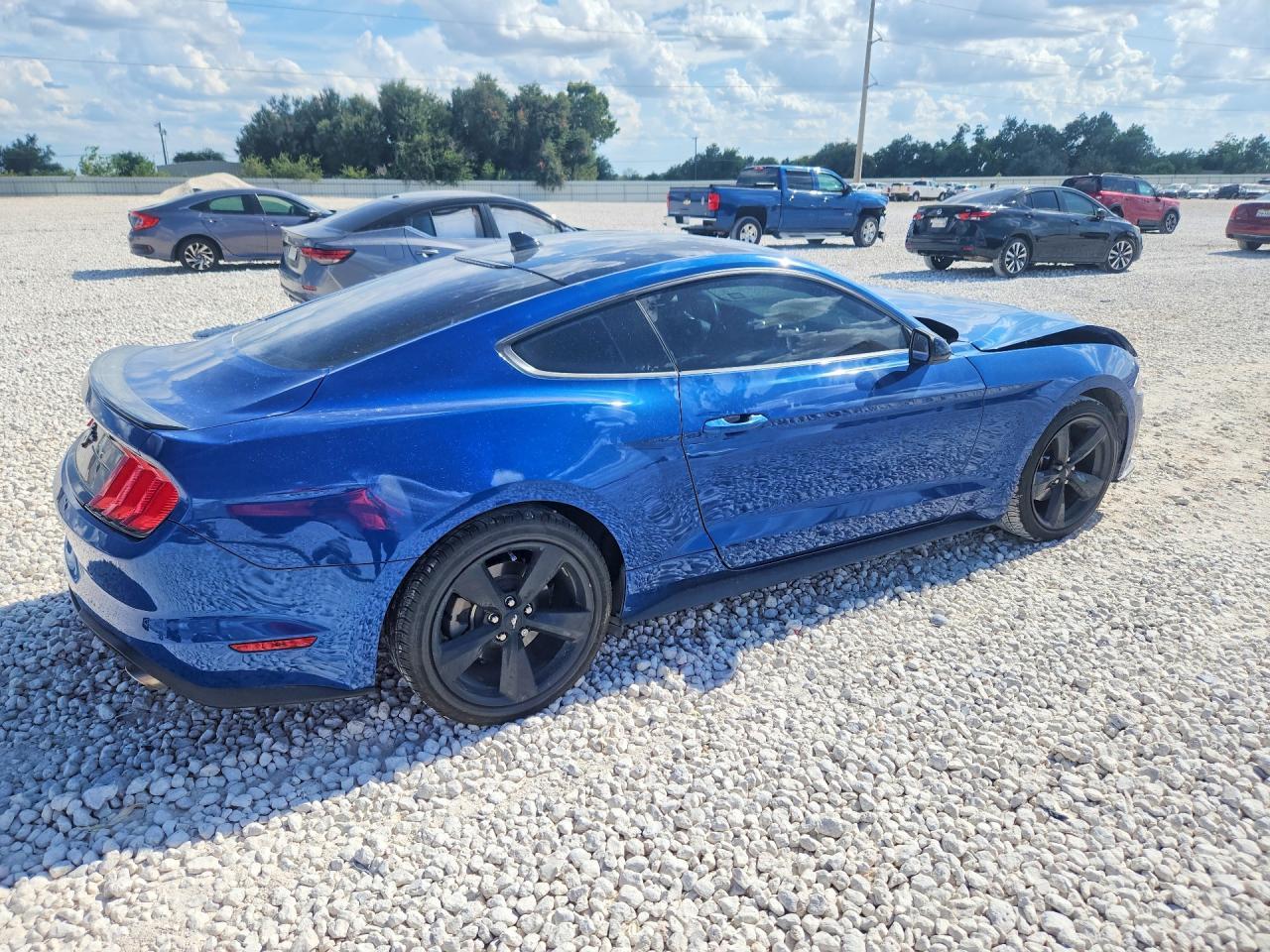 2022 Ford Mustang - zdjęcie 3