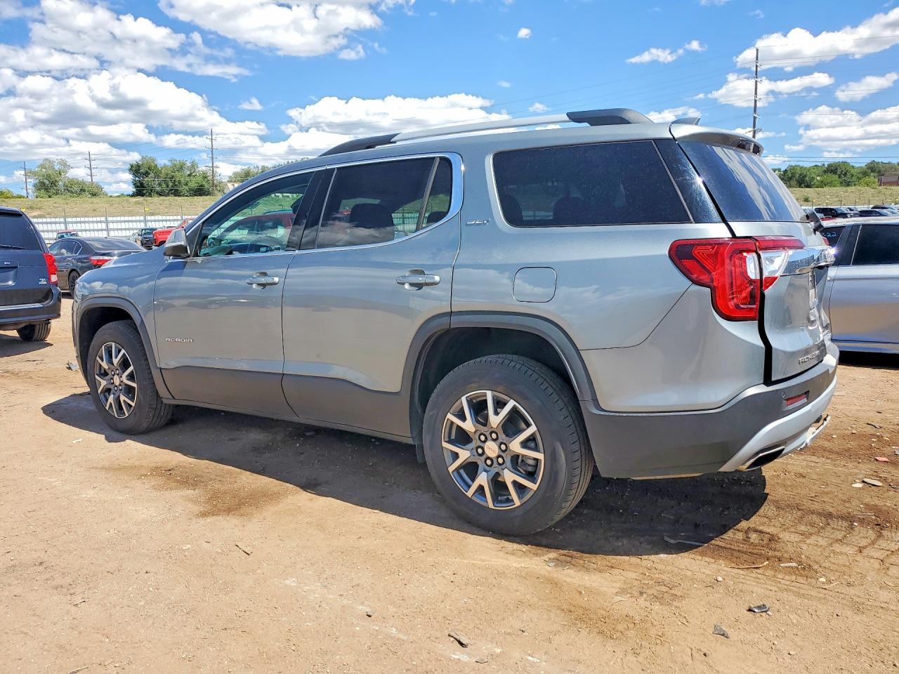 2023 GMC Acadia Slt - zdjęcie 2