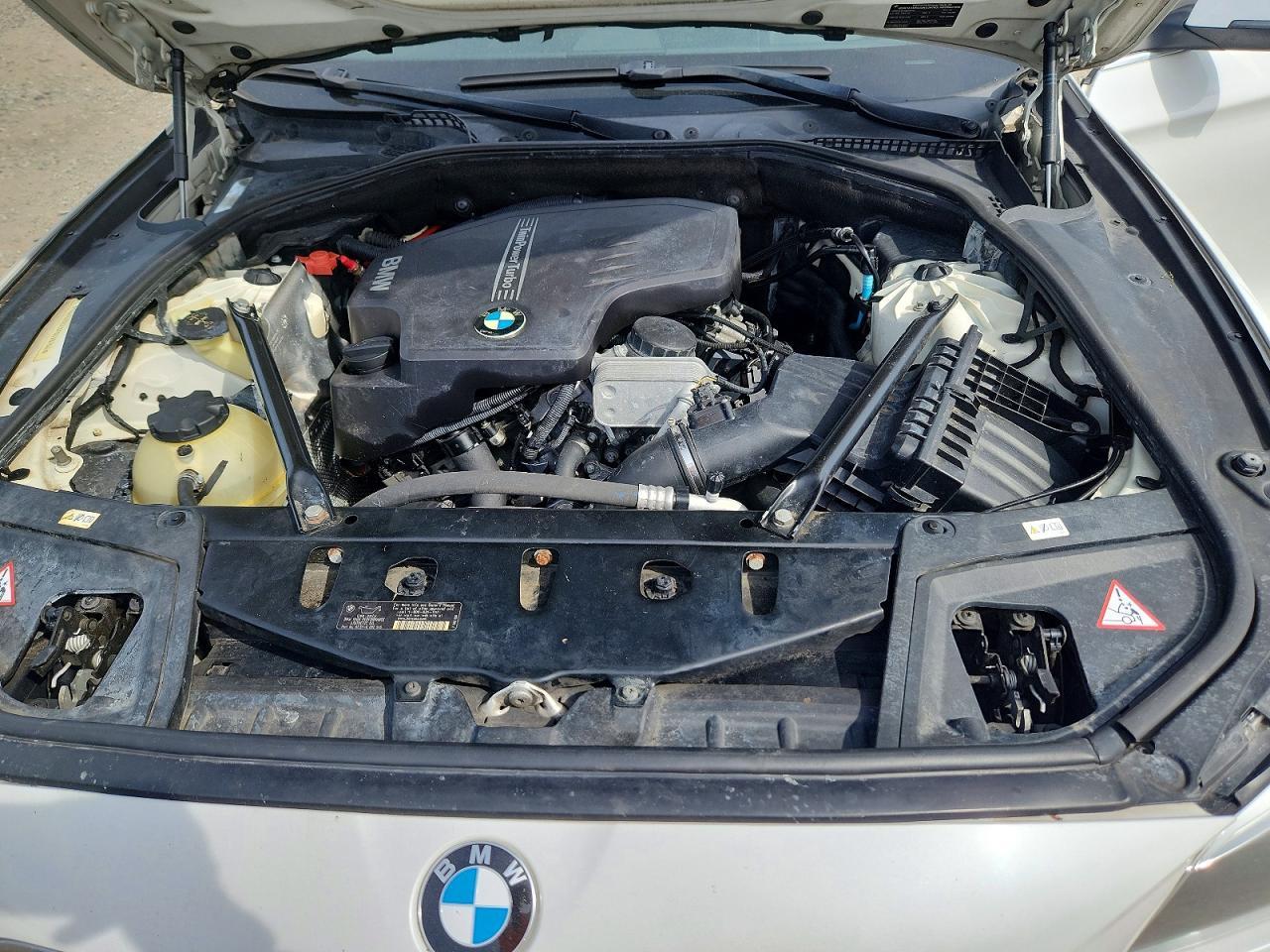 2015 BMW Seria 5 528i - zdjęcie 11