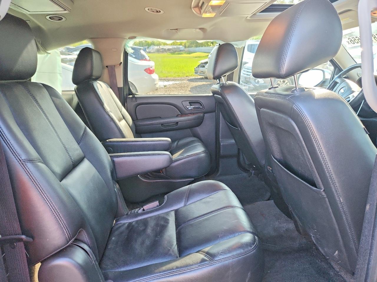 2013 Chevrolet Suburban Lt - zdjęcie 11