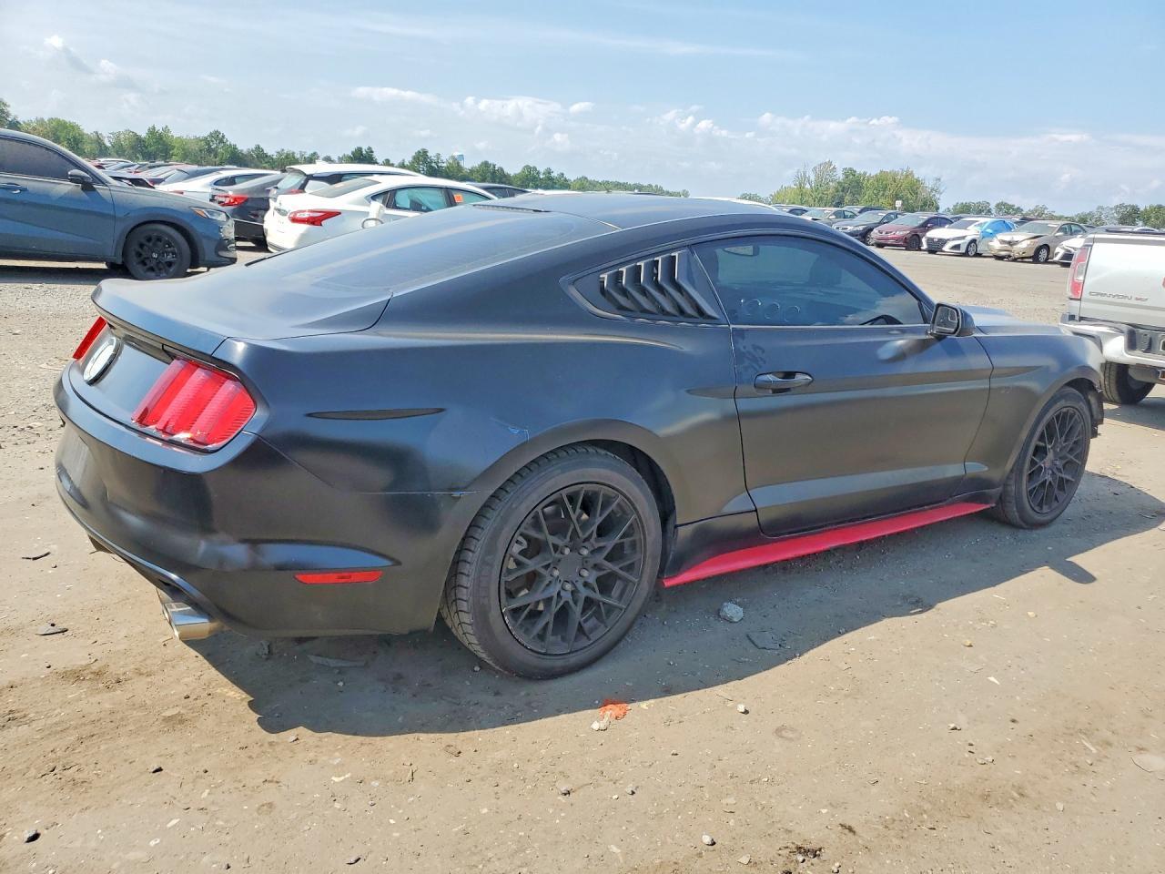2017 Ford Mustang - zdjęcie 3