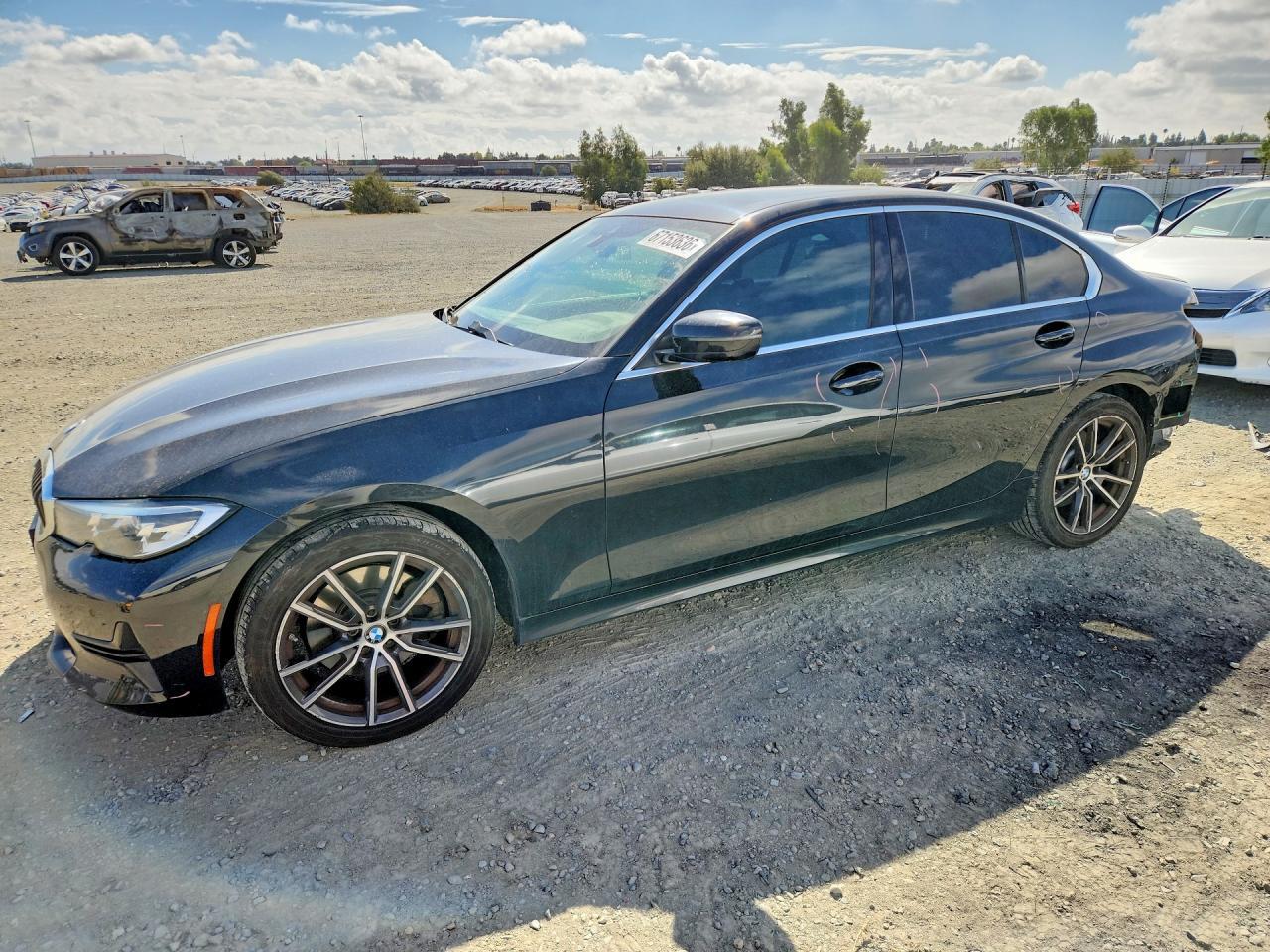 2020 BMW Seria 3 330i - zdjęcie główne