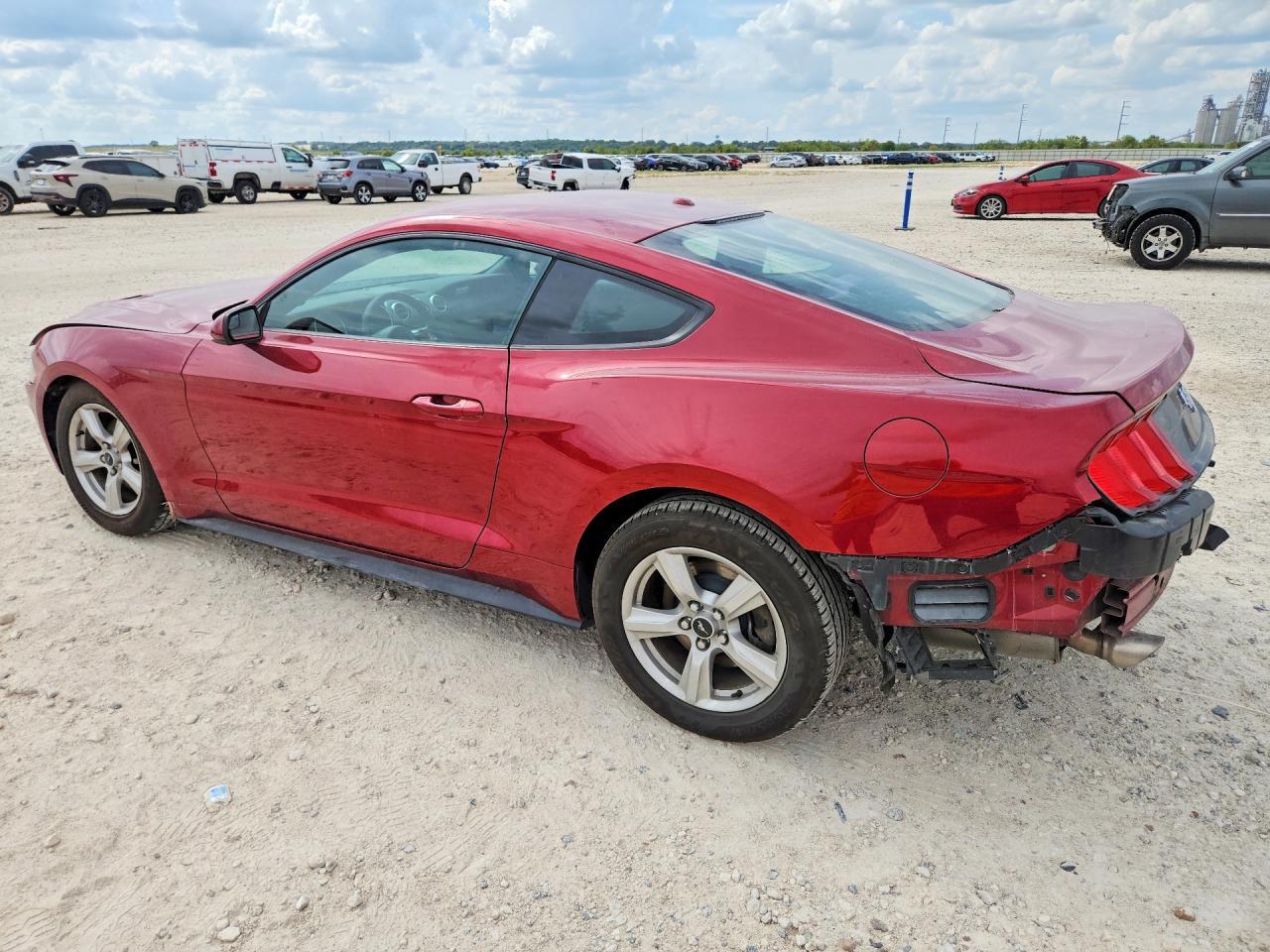 2019 Ford Mustang - zdjęcie 2