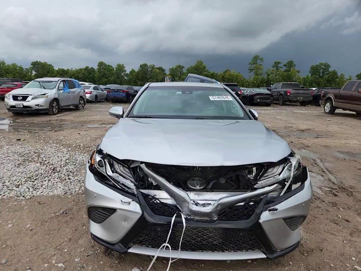 2018 Toyota Camry Xse - zdjęcie 13