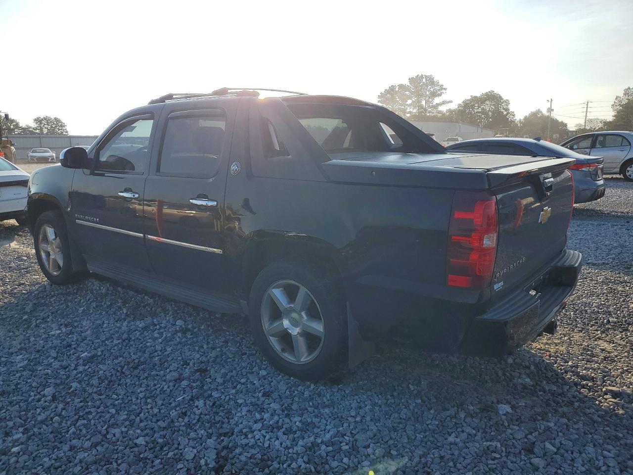 2013 Chevrolet Avalanche Ltz - zdjęcie 2