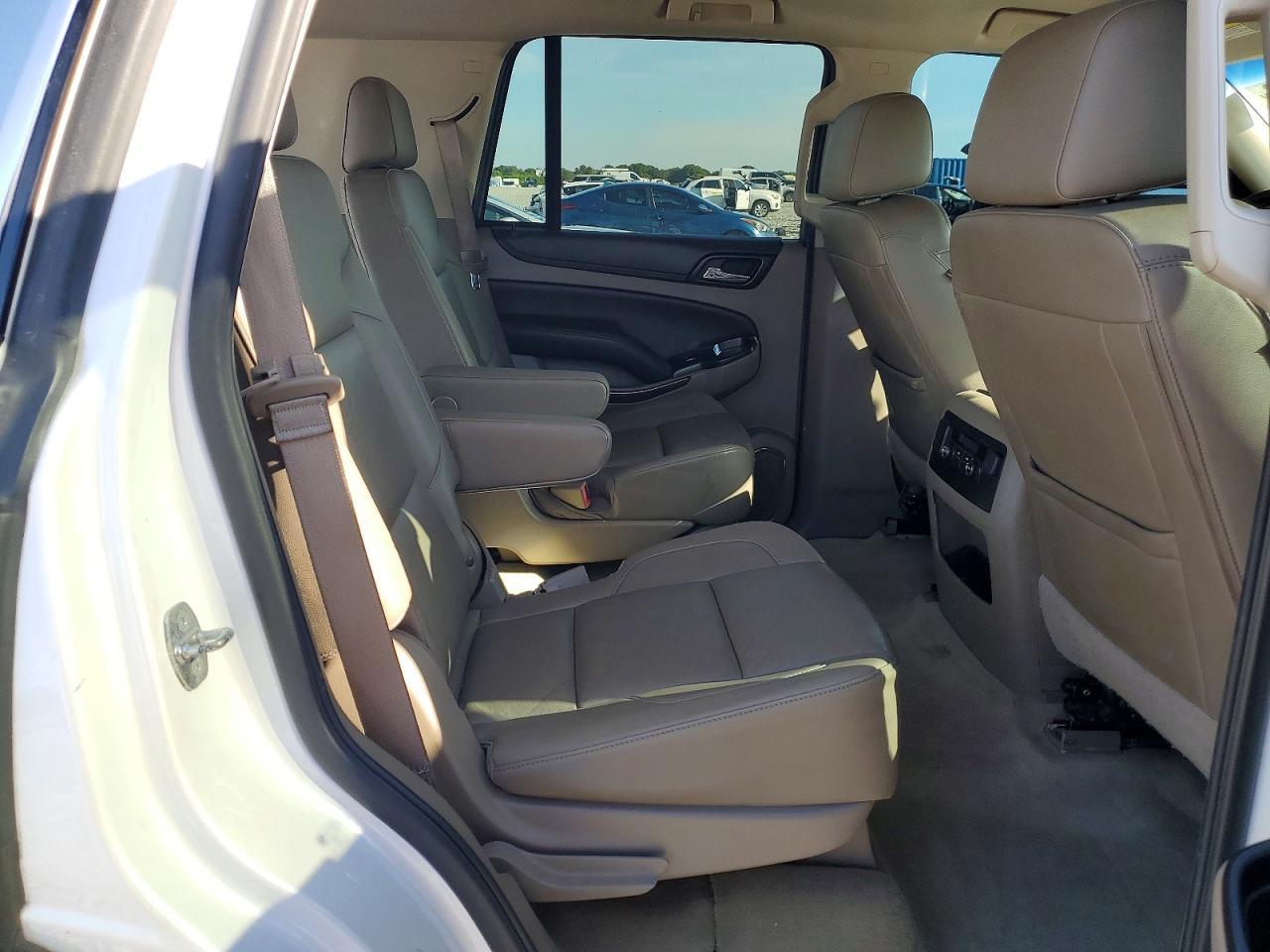 2016 Chevrolet Tahoe C1500 Lt - zdjęcie 10