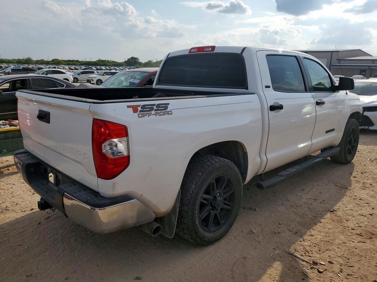 2017 Toyota Tundra Crewmax Sr5 - zdjęcie 3