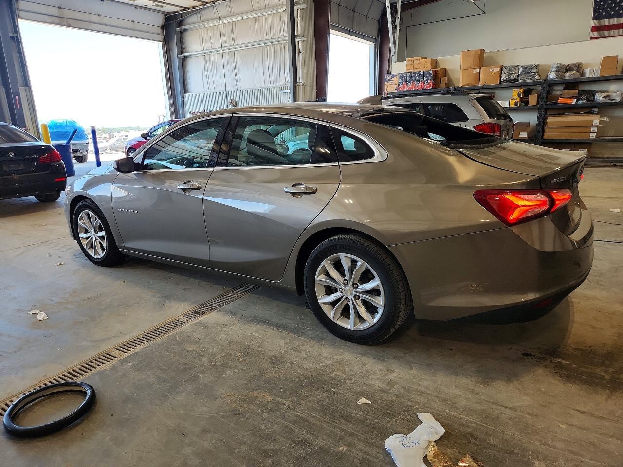 2020 Chevrolet Malibu Lt - zdjęcie 2