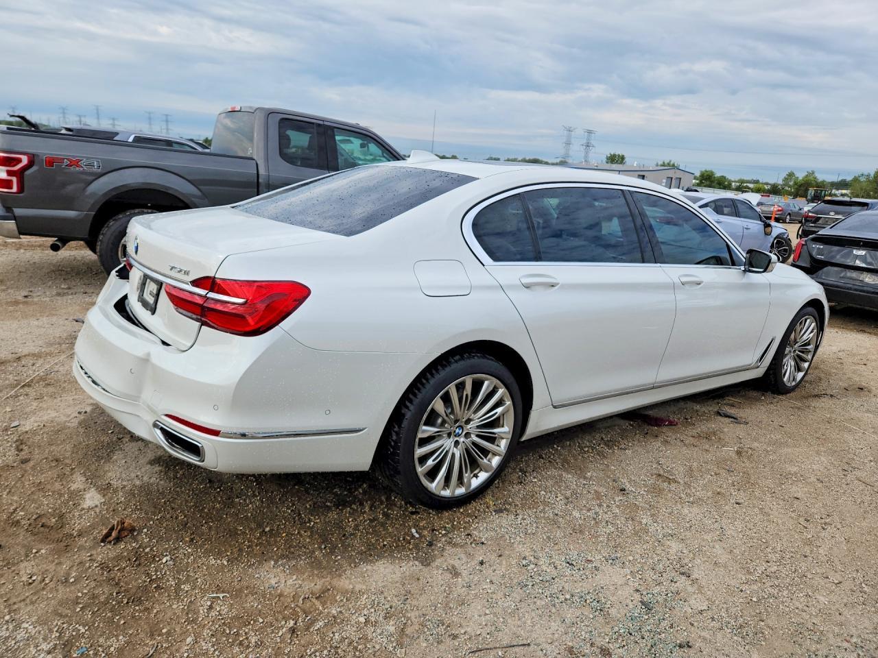 2016 BMW Seria 7 750i - zdjęcie 3