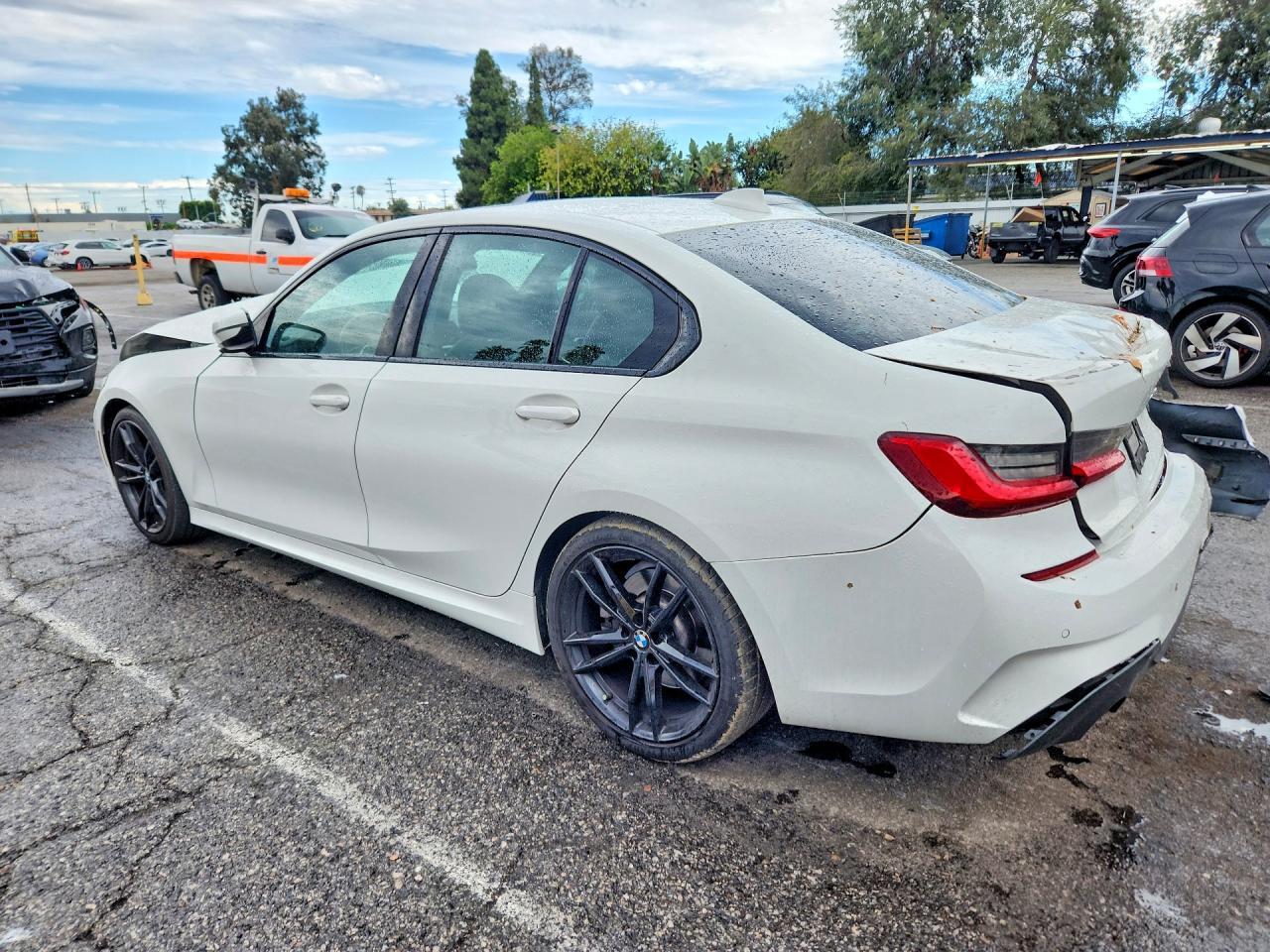 2021 BMW 330I - zdjęcie 2
