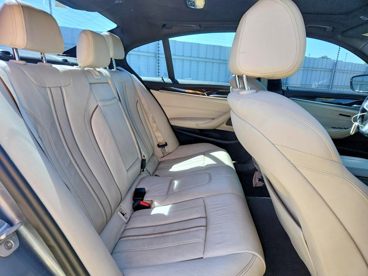 2017 BMW 530 I - zdjęcie 10