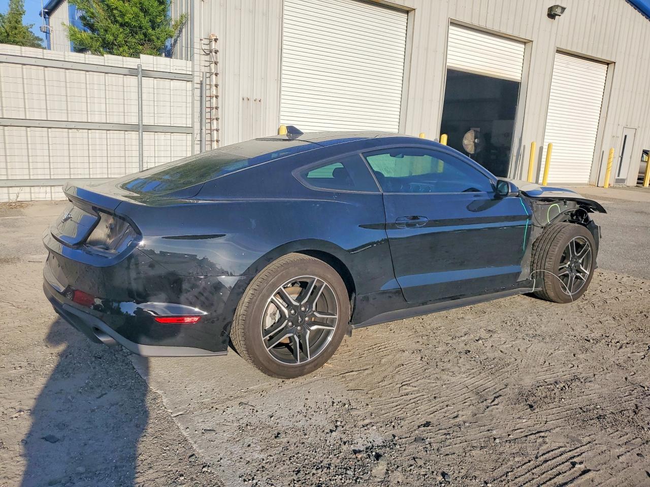 2023 Ford Mustang - zdjęcie 3