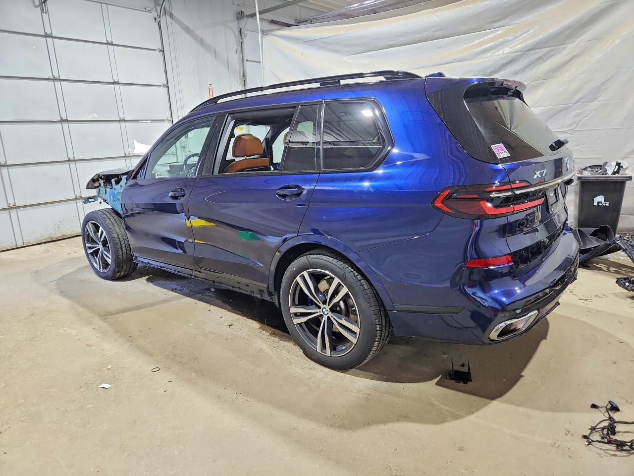 2024 BMW X7 xDrive40I - zdjęcie 2