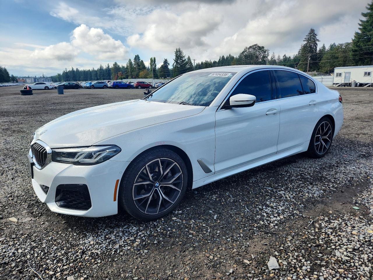 2022 BMW Seria 5 530i - zdjęcie główne