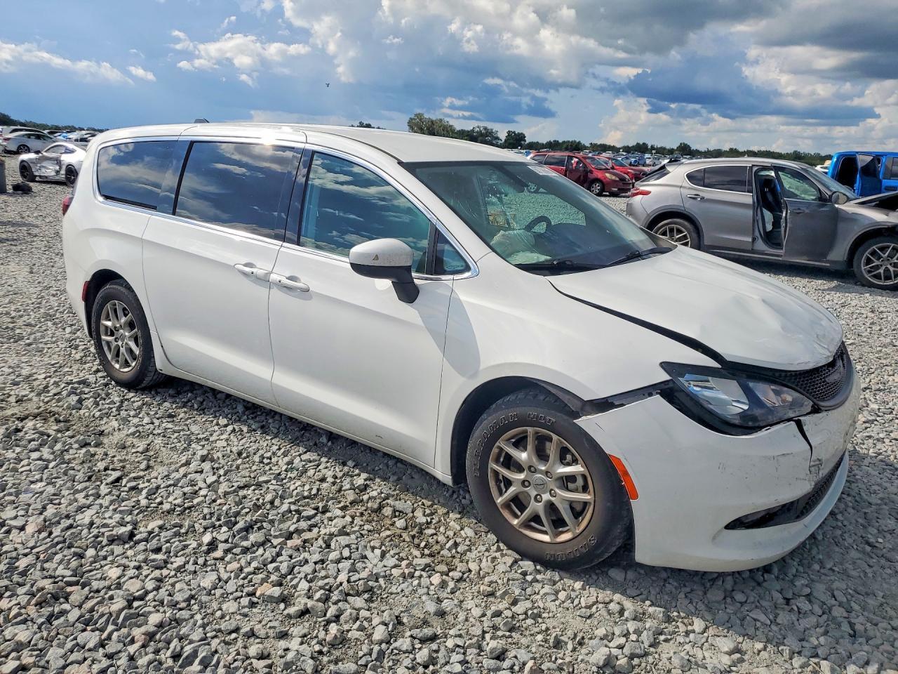 2022 Chrysler Voyager Lx - zdjęcie 4
