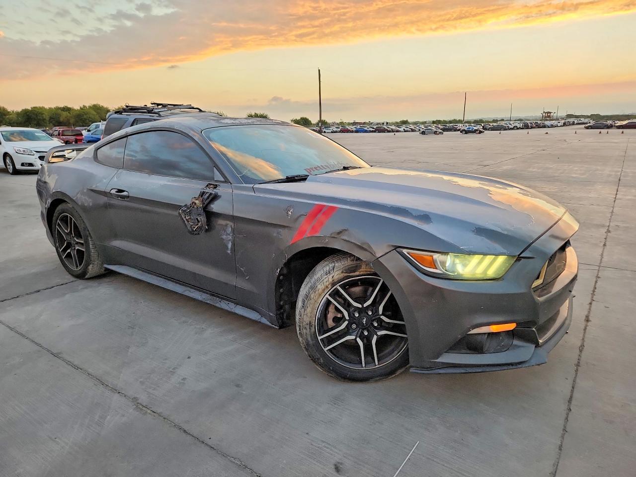 2015 Ford Mustang - zdjęcie 4