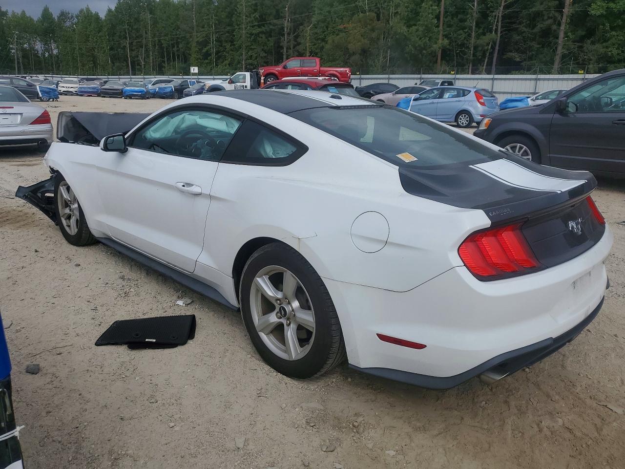 2019 Ford Mustang - zdjęcie 2