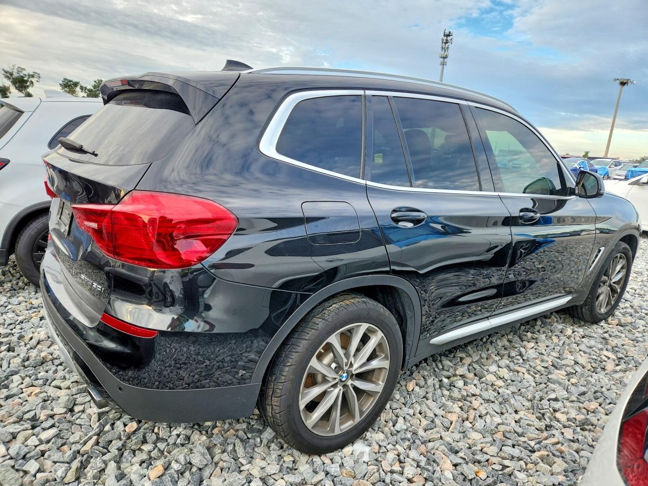 2019 BMW X3 Sdrive30I - zdjęcie 3
