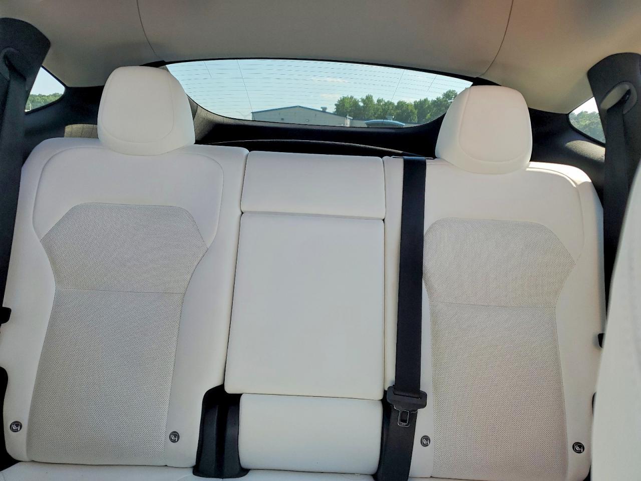 2026 Tesla Model Y - zdjęcie 10