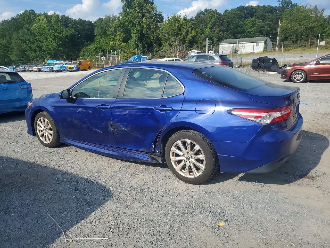 2018 Toyota Camry Le - zdjęcie 2