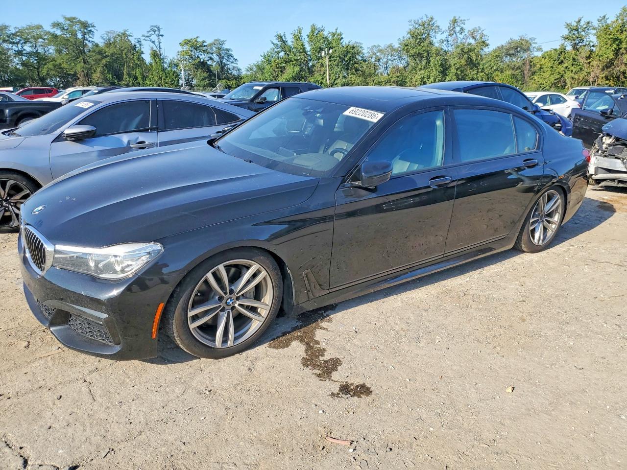 2019 BMW Seria 7 740i - zdjęcie główne