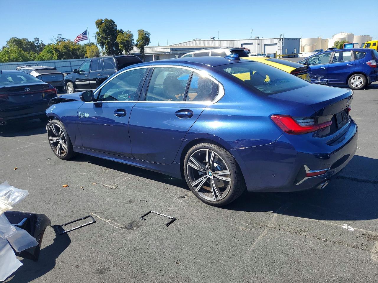 2020 BMW 330I - zdjęcie 2