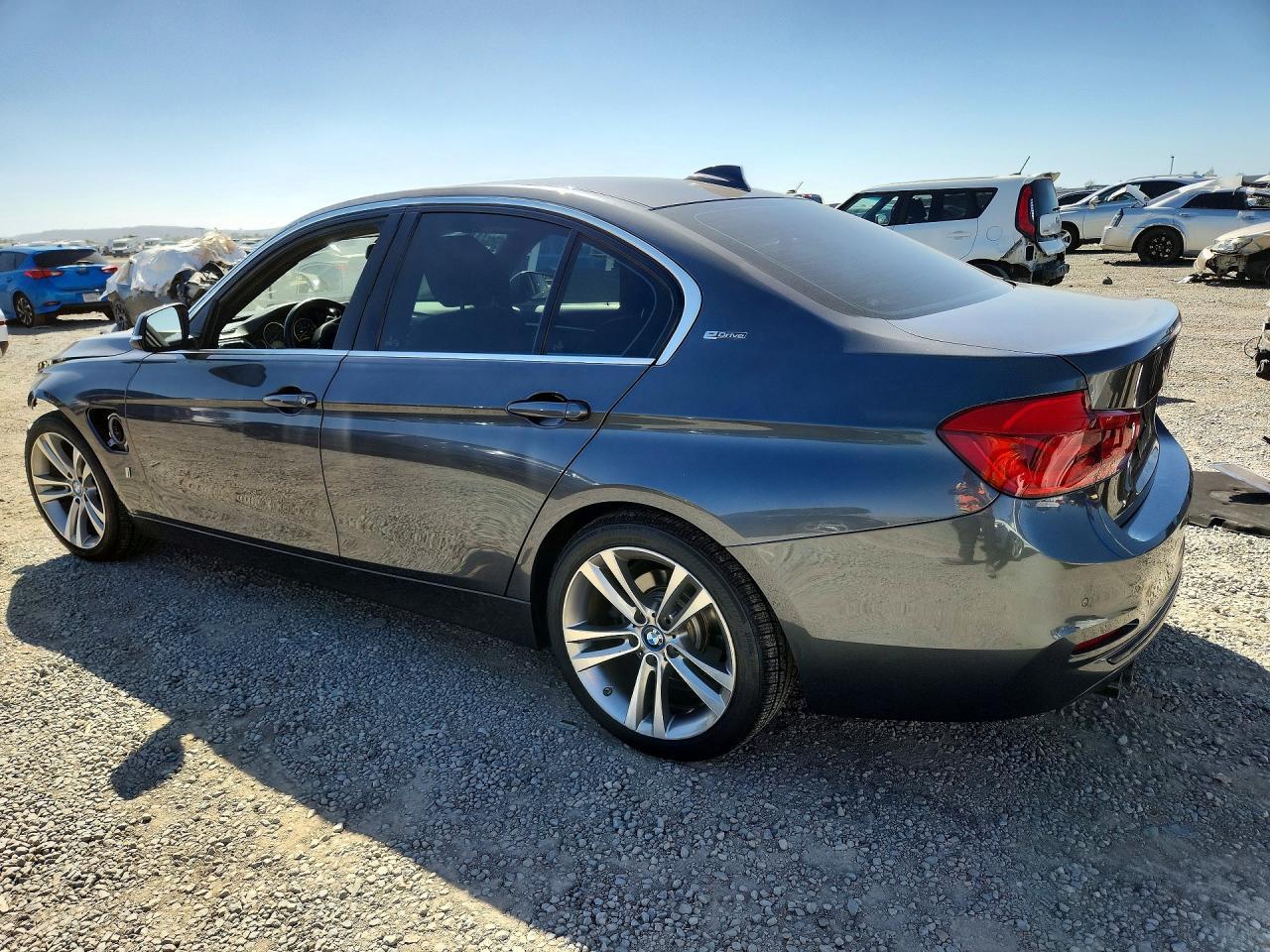 2018 BMW 330E - zdjęcie 2