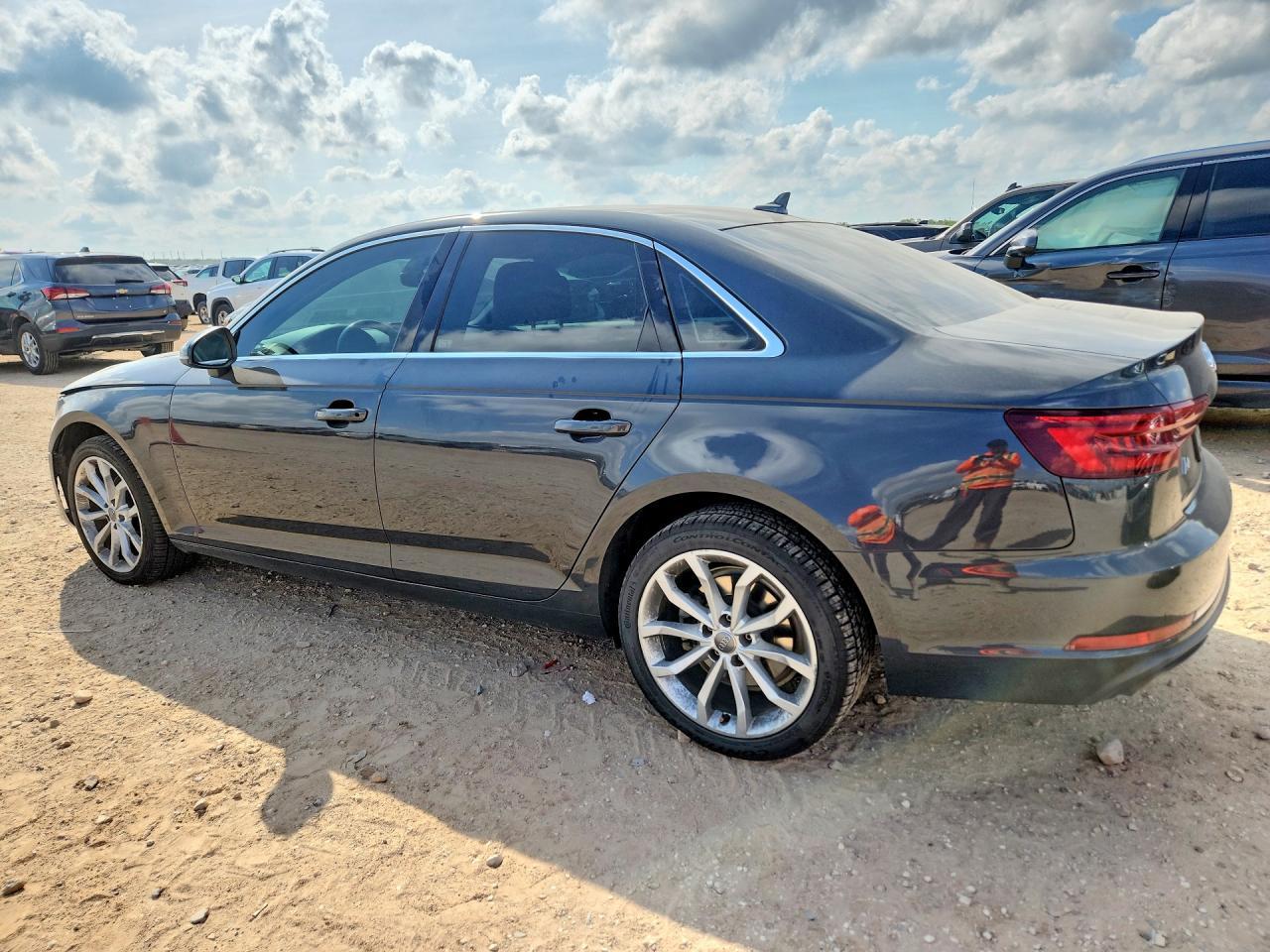 2019 Audi A4 Premium - zdjęcie 2