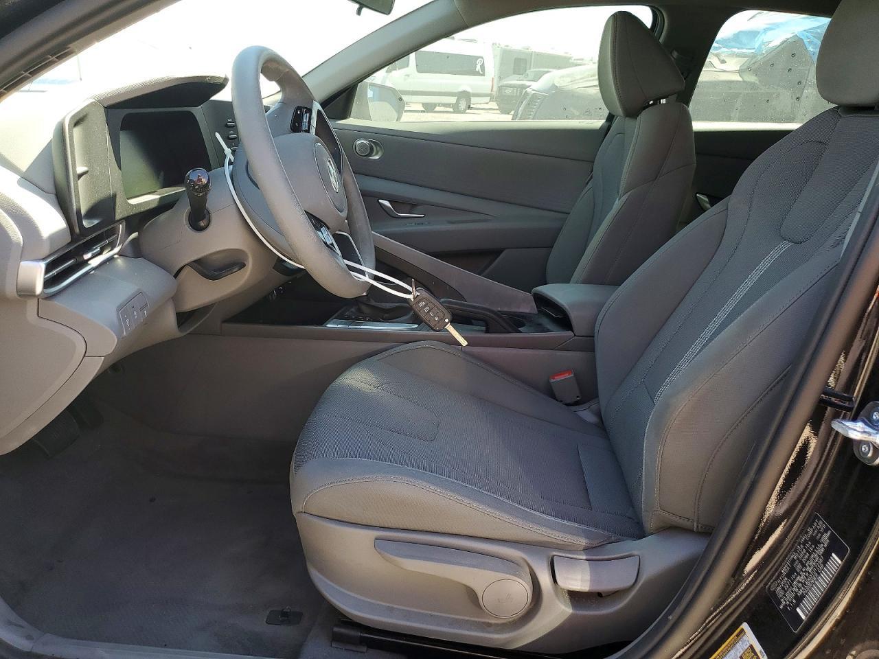 2026 Hyundai Elantra Se - zdjęcie 7