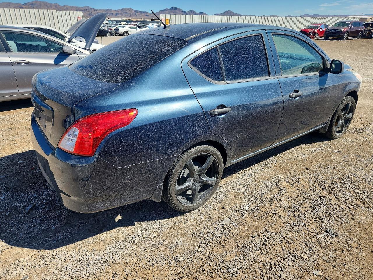 2015 Nissan Versa 1.6 S - zdjęcie 3