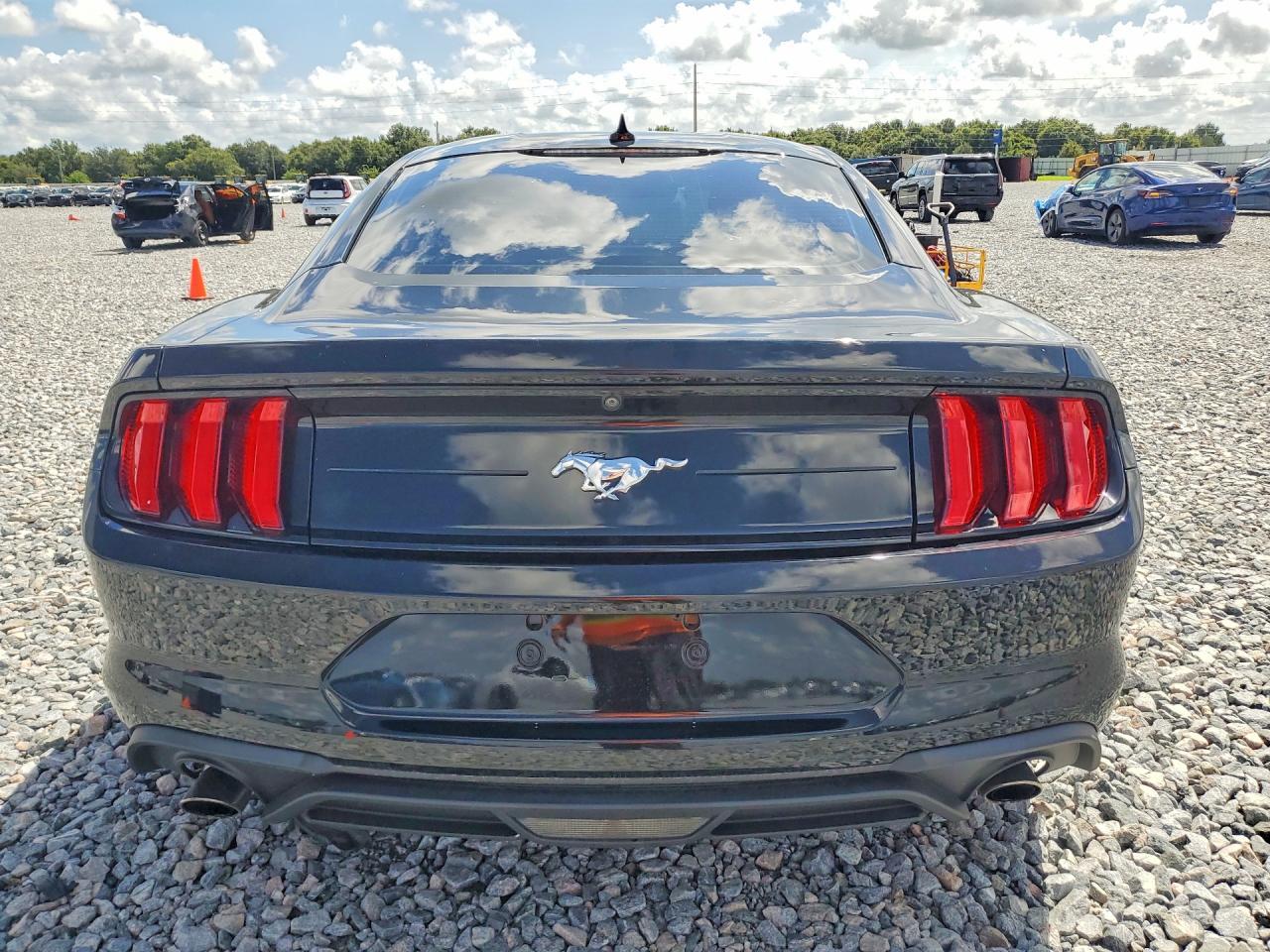 2022 Ford Mustang - zdjęcie 6