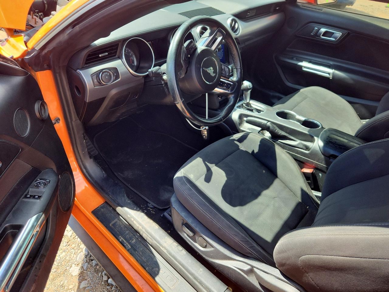 2020 Ford Mustang - zdjęcie 8