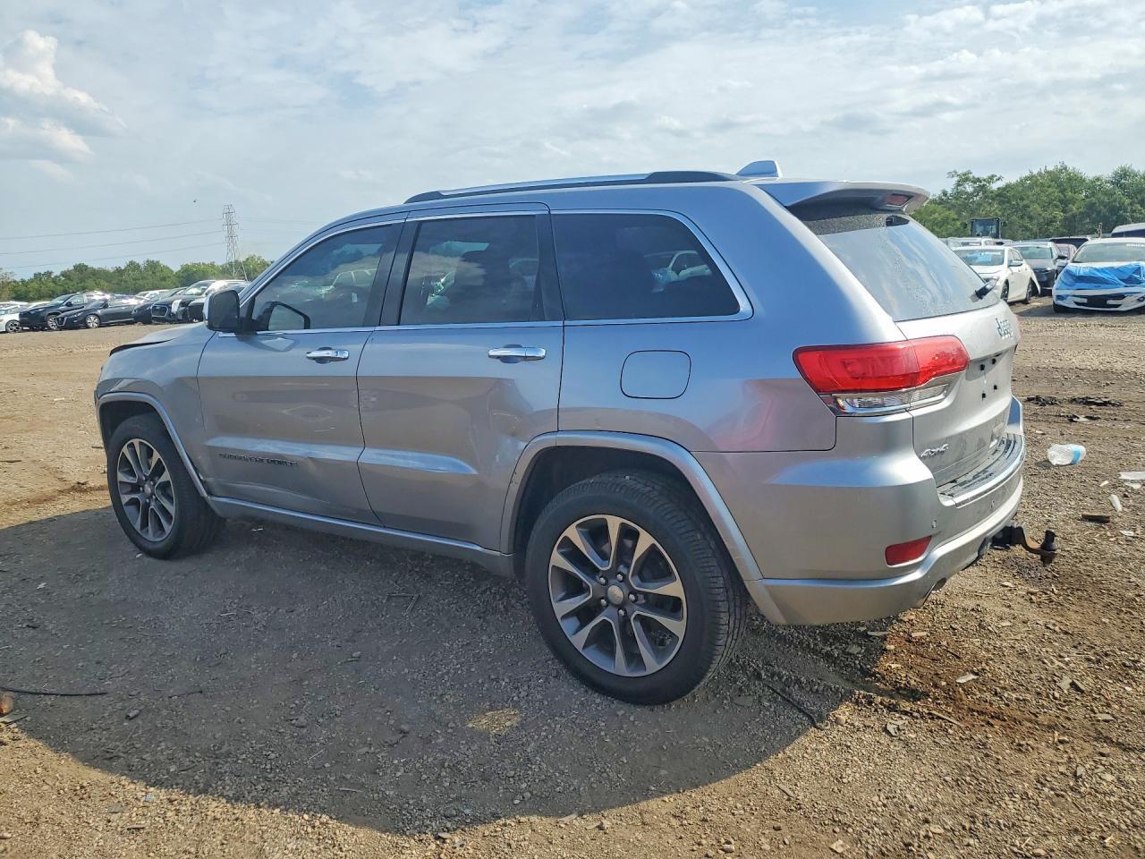 2017 Jeep Grand Cherokee Overland - zdjęcie 2