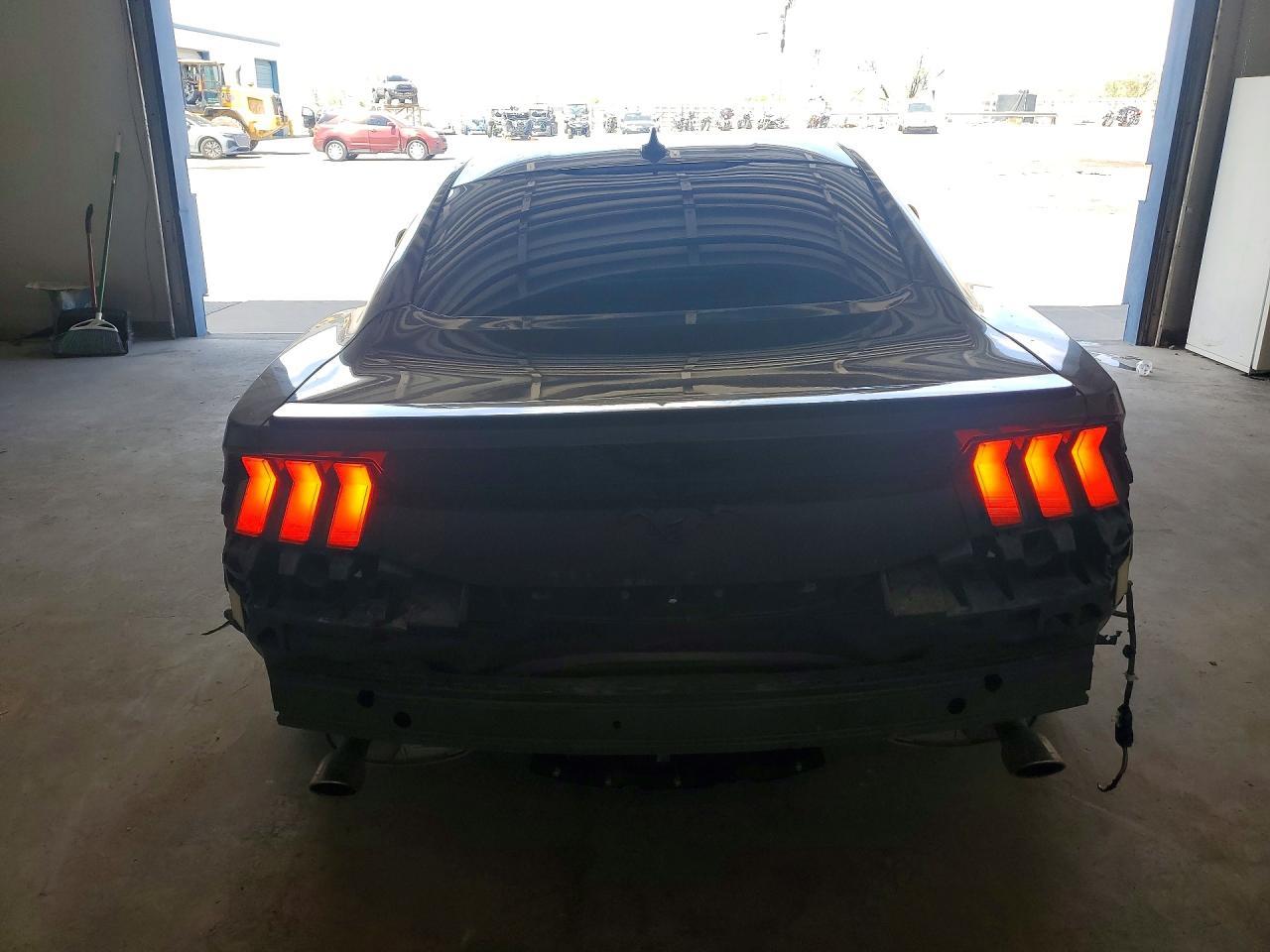 2025 Ford Mustang - zdjęcie 6