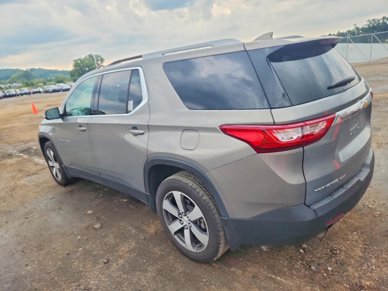 2018 Chevrolet Traverse Lt - zdjęcie 2