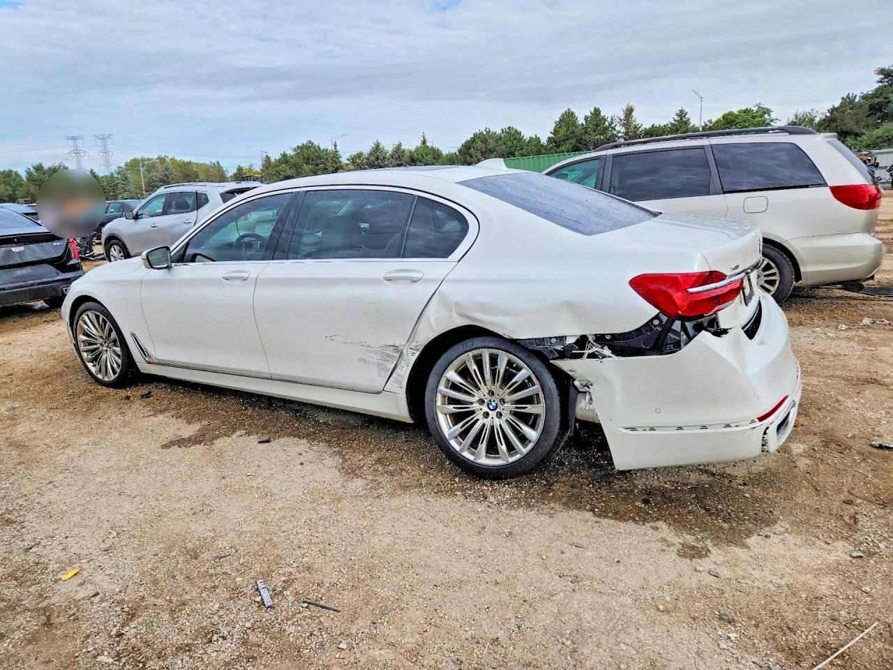 2016 BMW Seria 7 750i - zdjęcie 2
