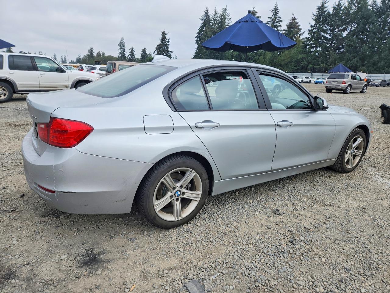 2015 BMW 320 I - zdjęcie 3