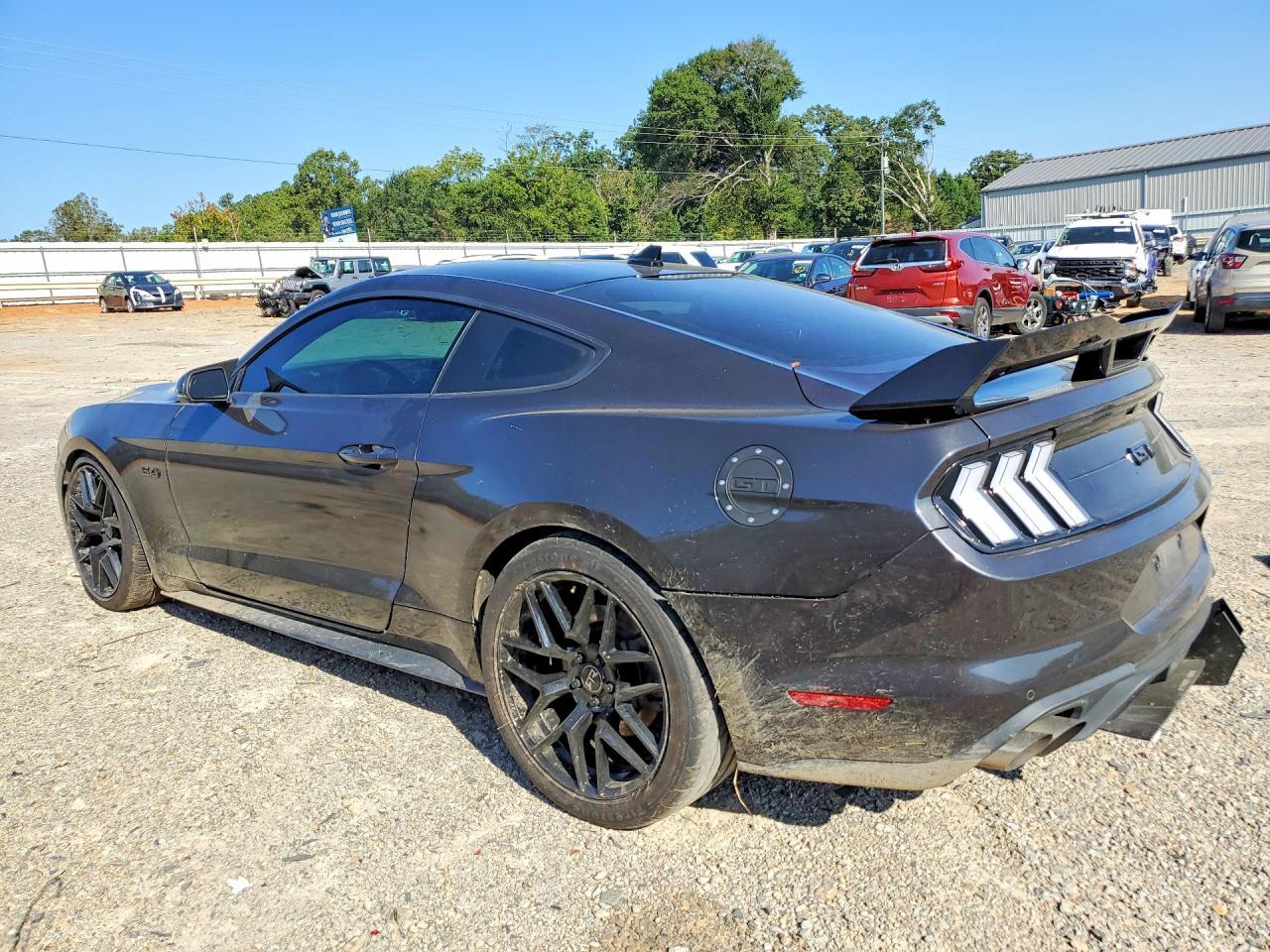 2022 Ford Mustang Gt - zdjęcie 2