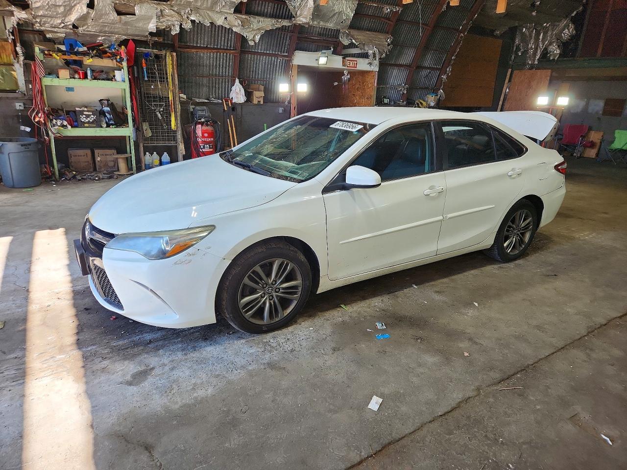 2015 Toyota Camry Se - zdjęcie główne