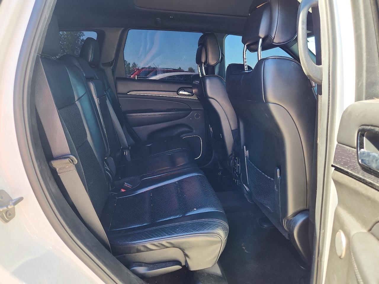 2019 Jeep Grand Cherokee Overland - zdjęcie 10