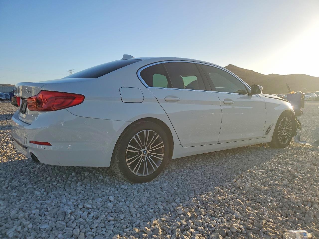 2019 BMW 530 I - zdjęcie 3