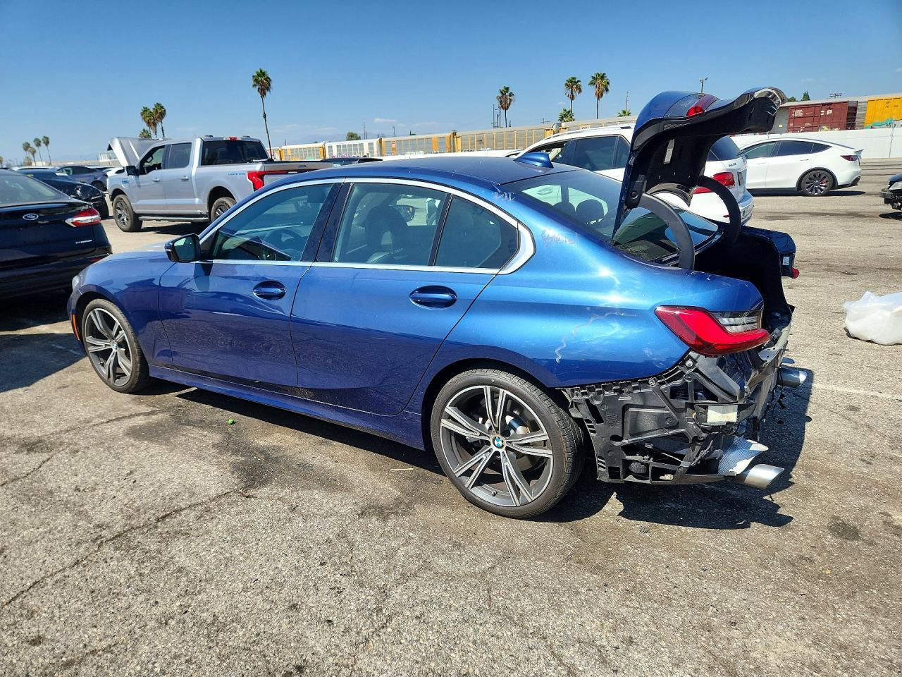 2022 BMW 330I - zdjęcie 2
