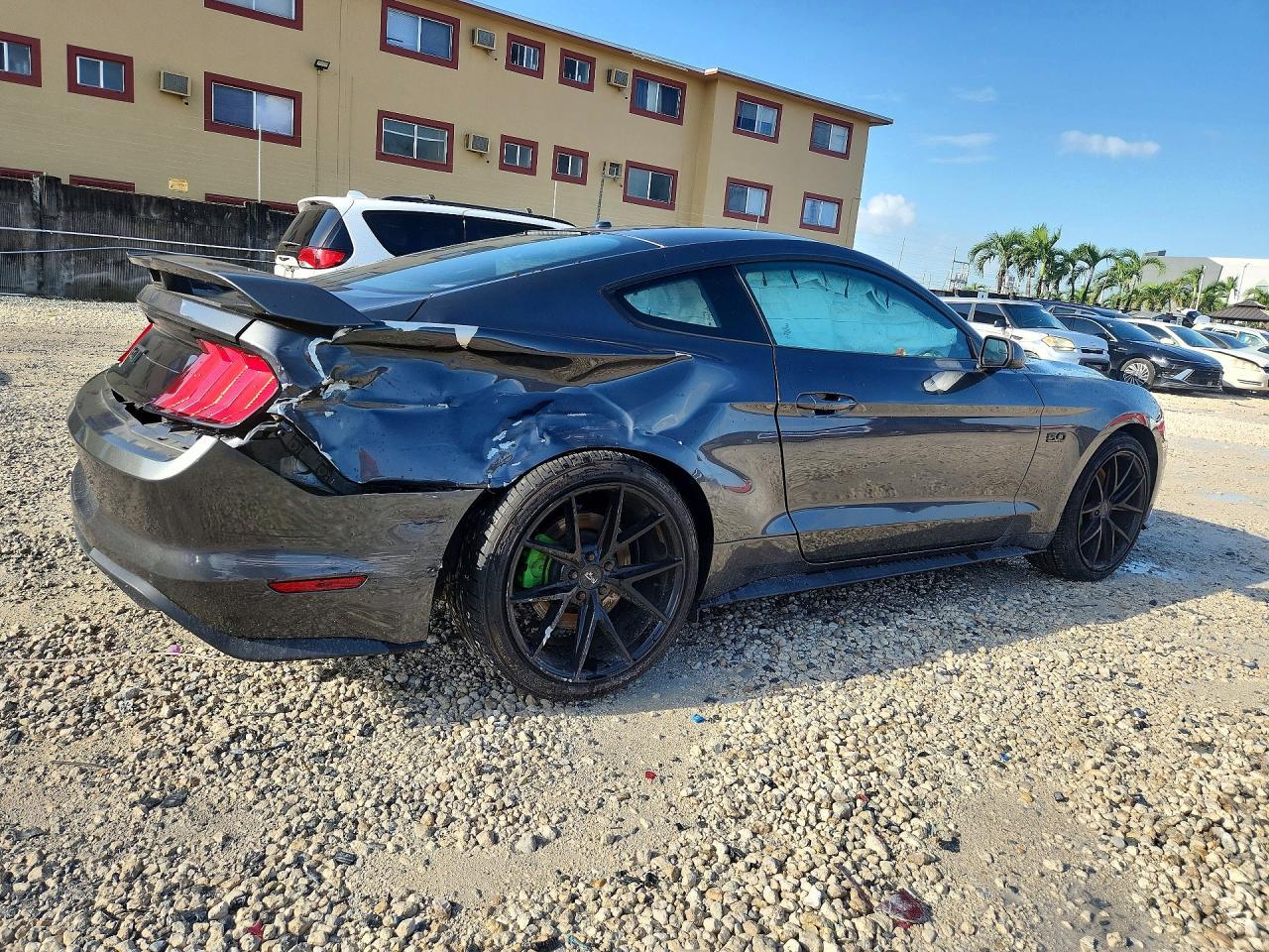 2020 Ford Mustang Gt - zdjęcie 3