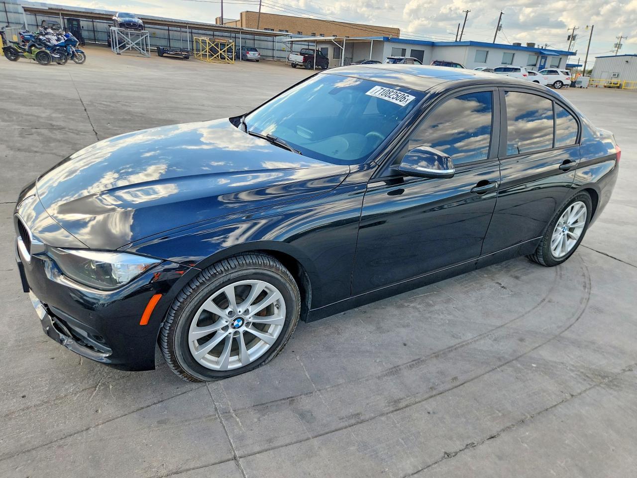 2016 BMW Seria 3 320i - zdjęcie główne